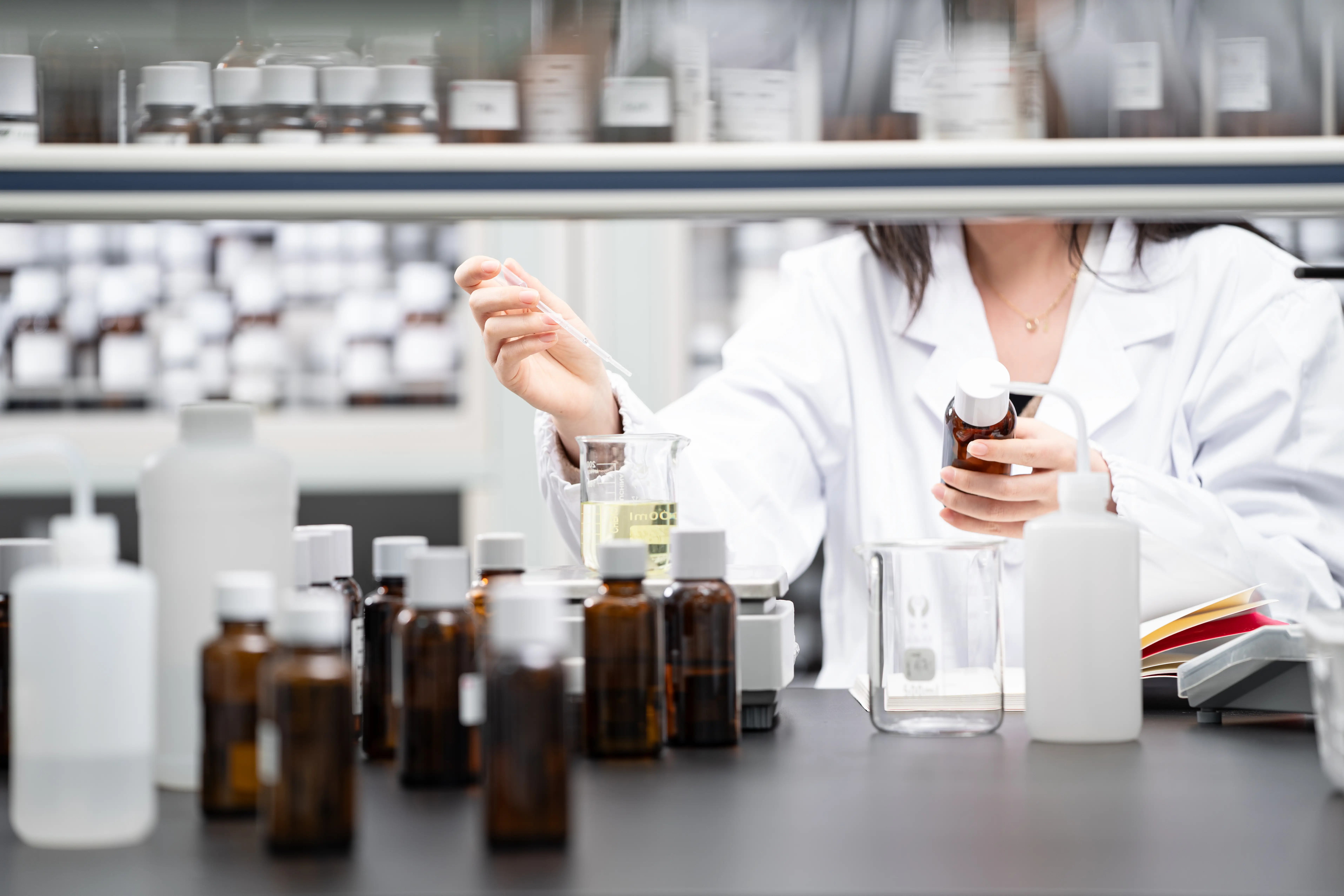 Perfume bottles and laboratory glassware pictured in Xuelei's perfume brand-development article